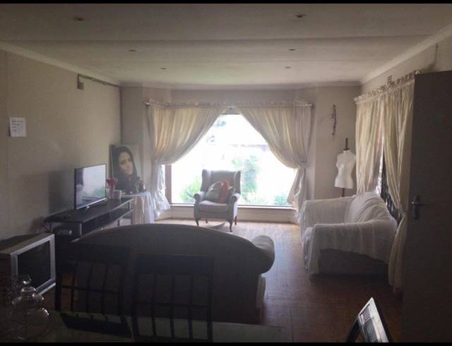 3 BEDROOM HOUSE FOR SALE IN KENSINGTON